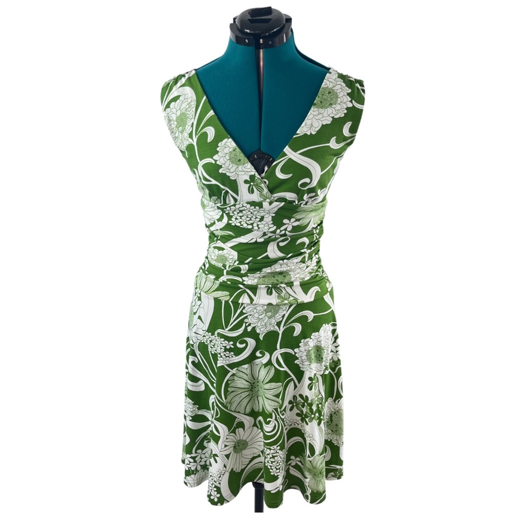 Red Berry Floral White and Green Dres (S) 8 in US Size